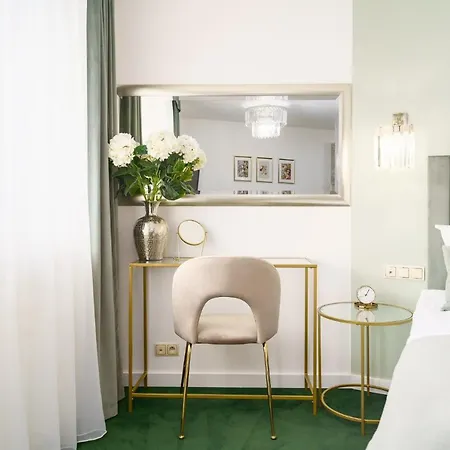 Emerald Sea 250 M Do Morza