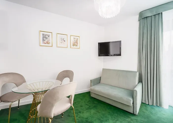 Emerald Sea 250 M Do Morza